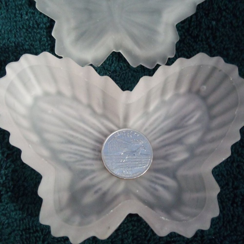 Vintage Satin Glass Butterfly Trinket - Picture 5 of 5
